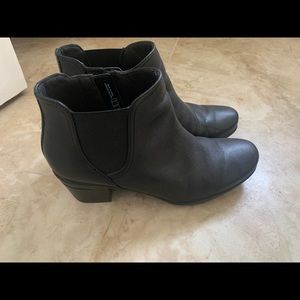 Clarks black leather boot
